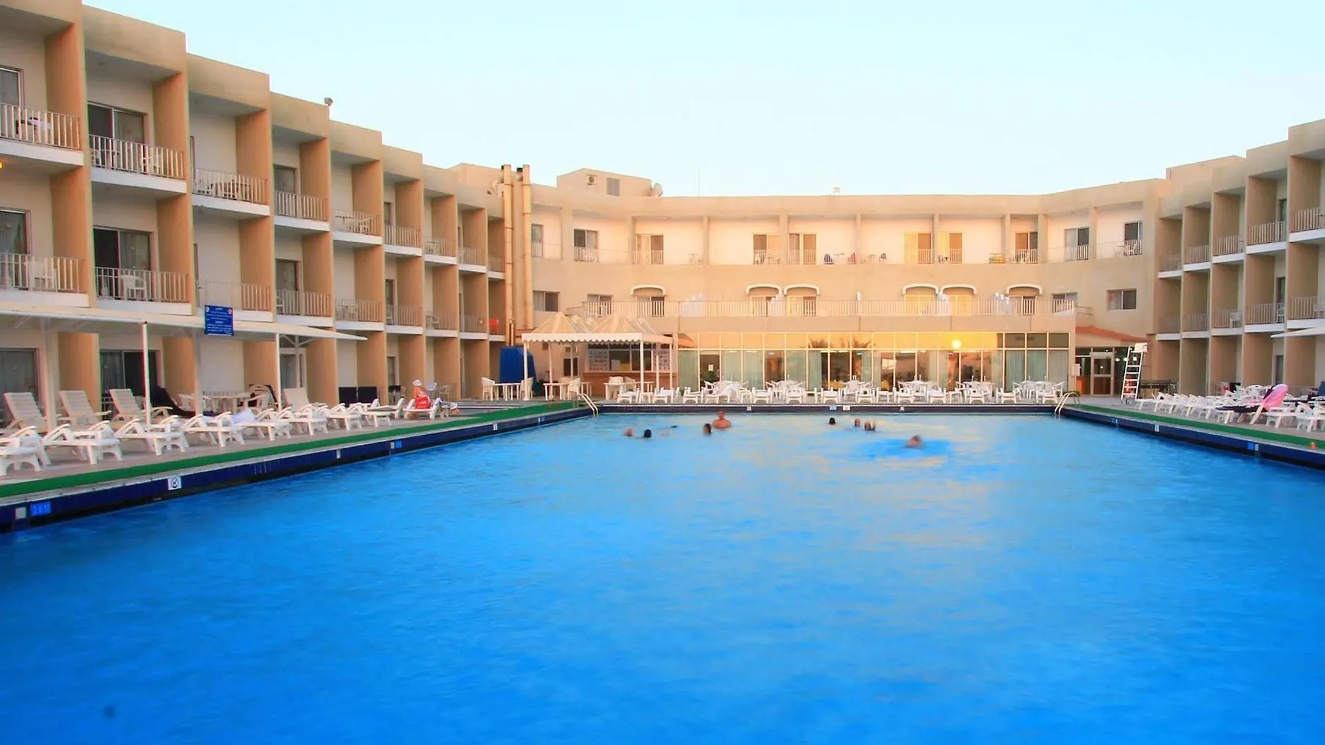Beach Hotel Schardscha